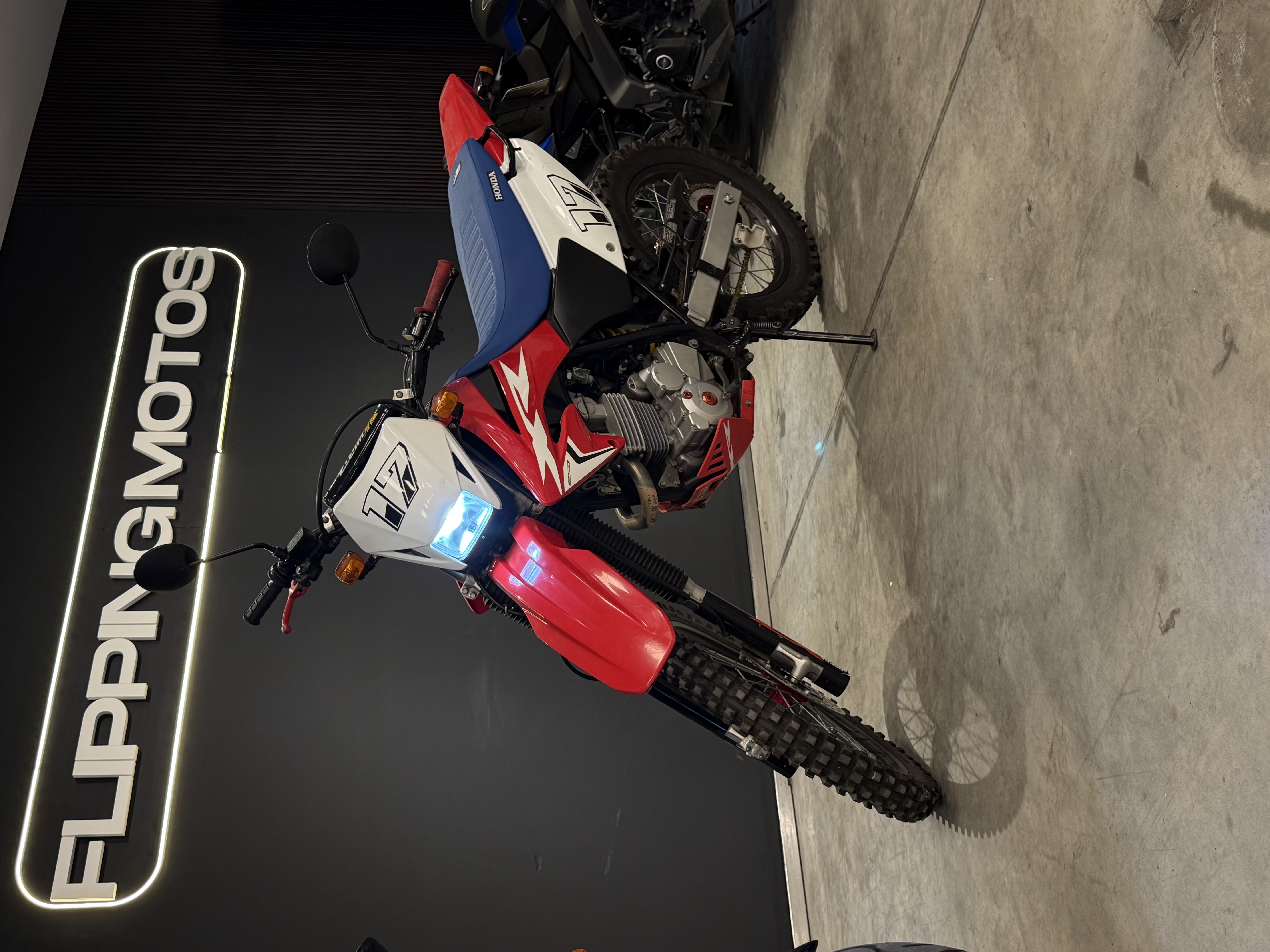 HONDA XR250