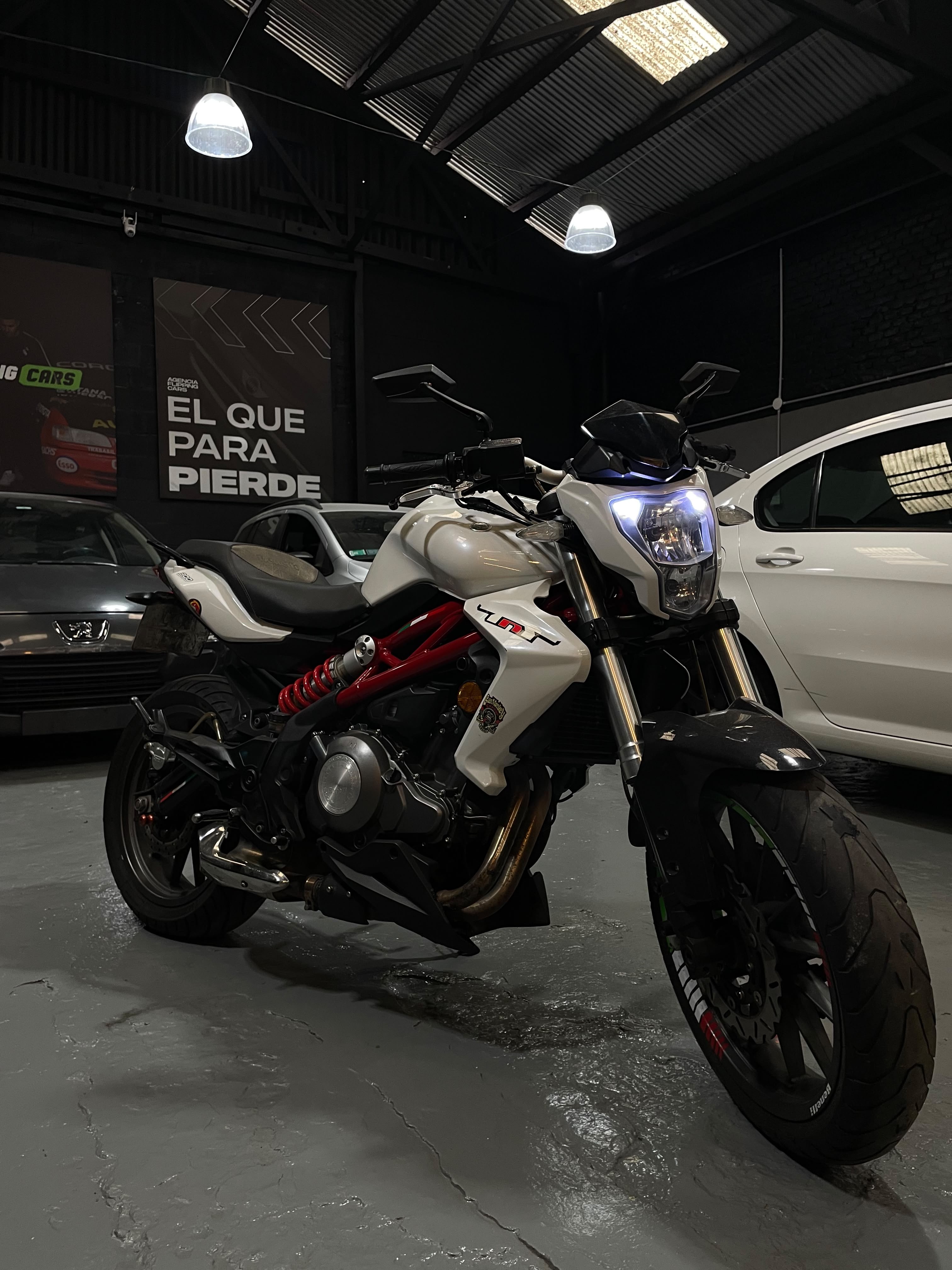 BENELLI TNT300