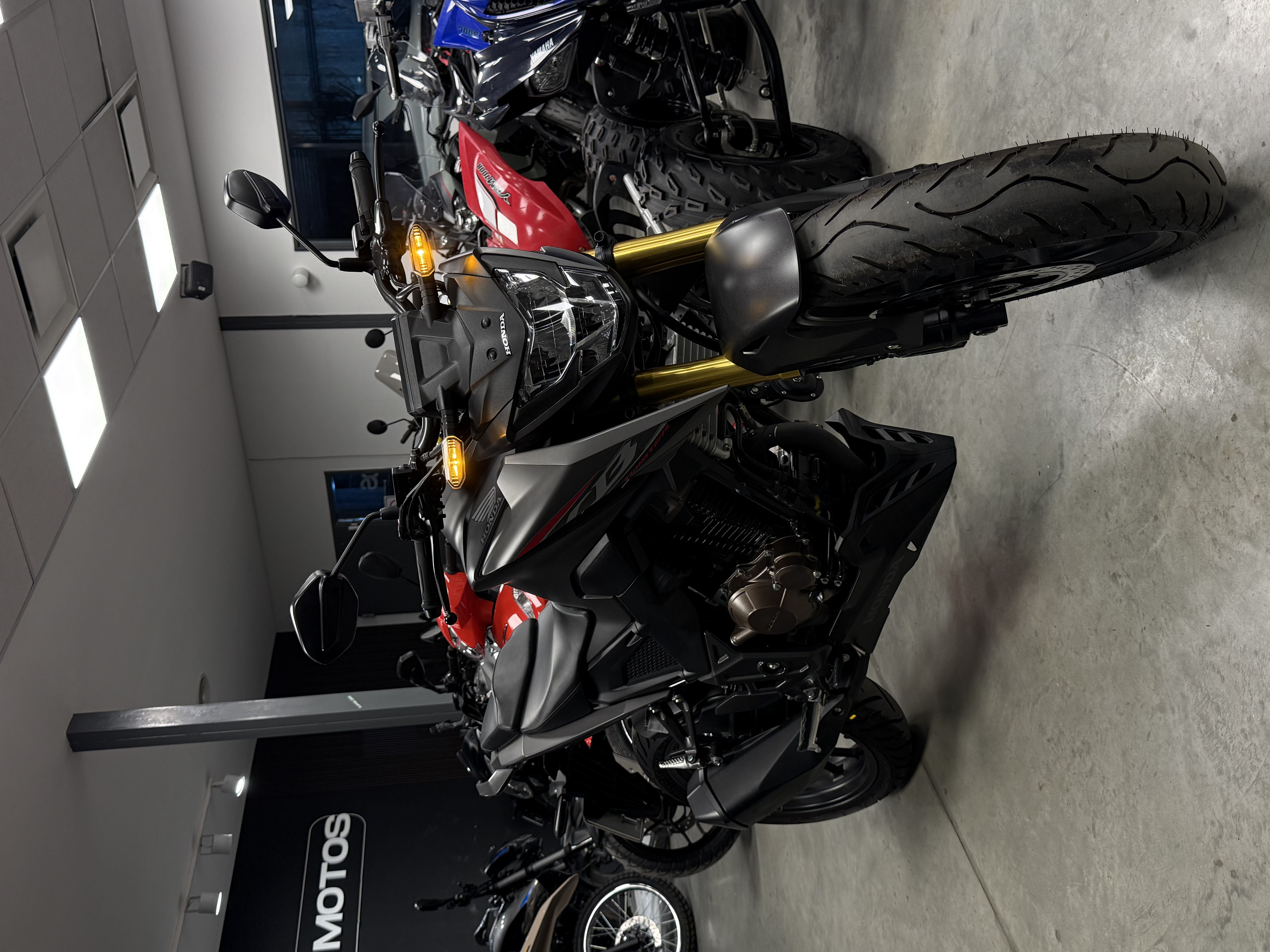 HONDA CB300F