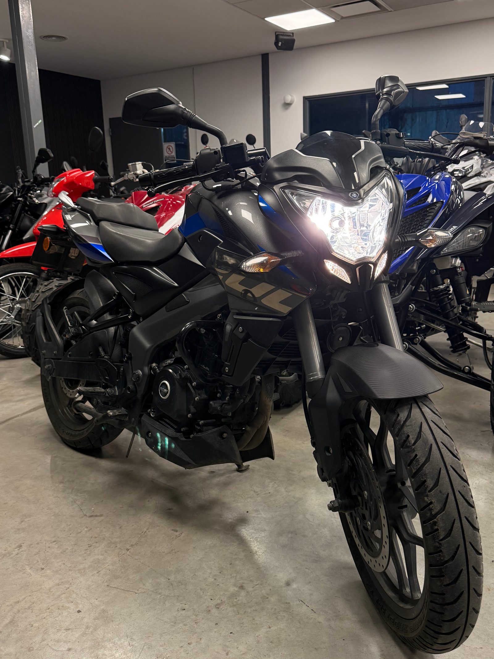 BAJAJ ROUSER