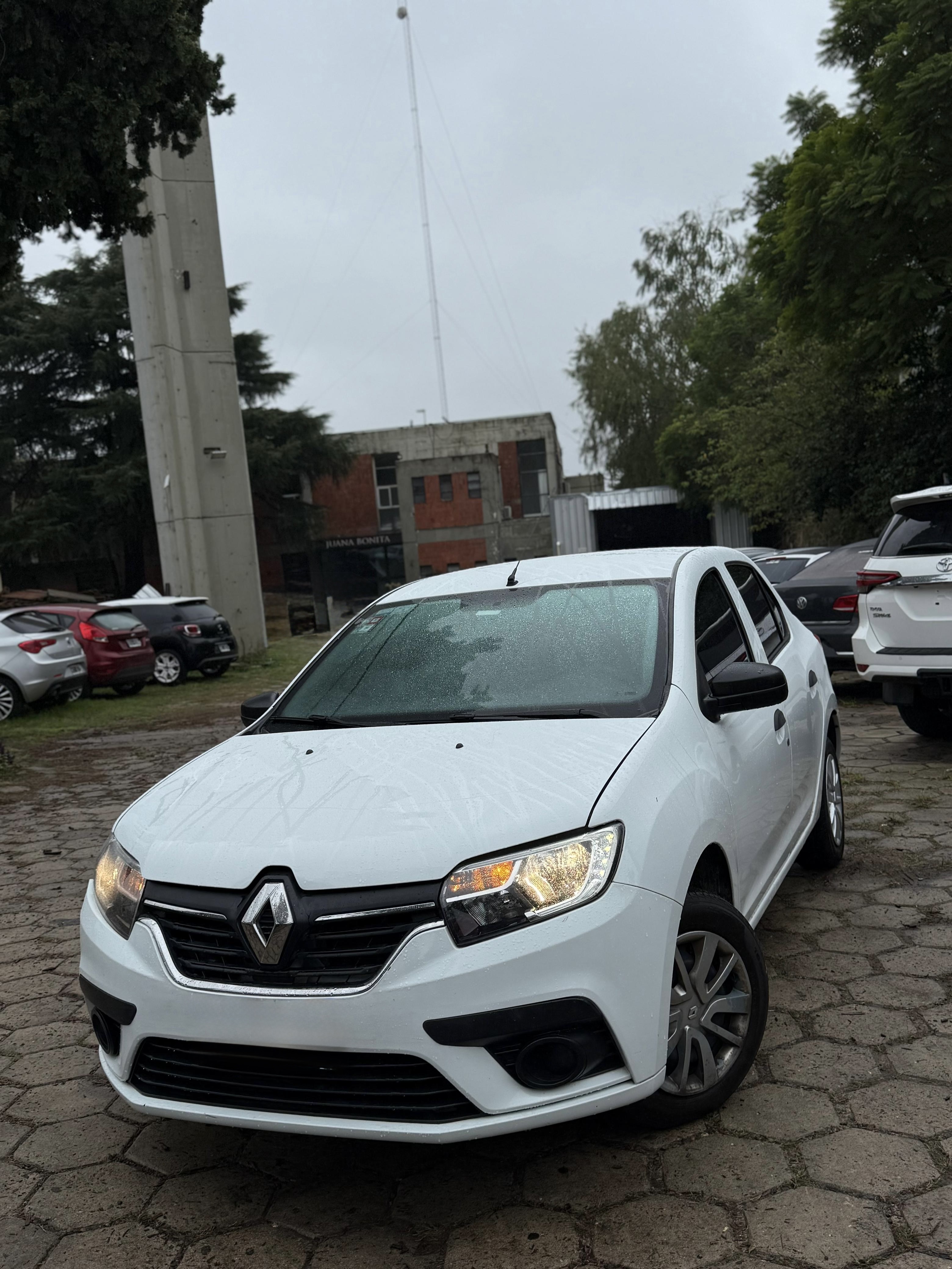 RENAULT Logan
