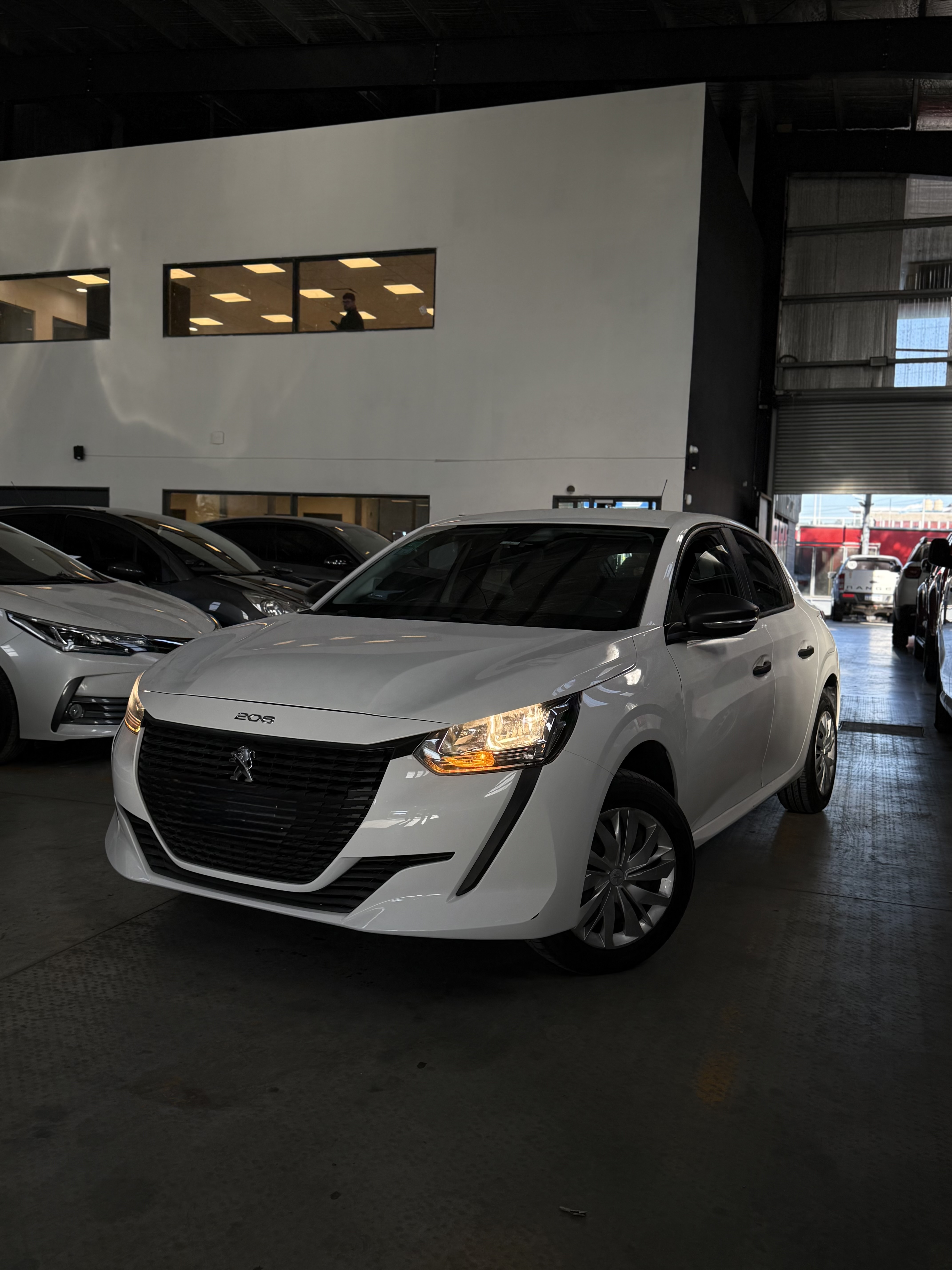 PEUGEOT 208