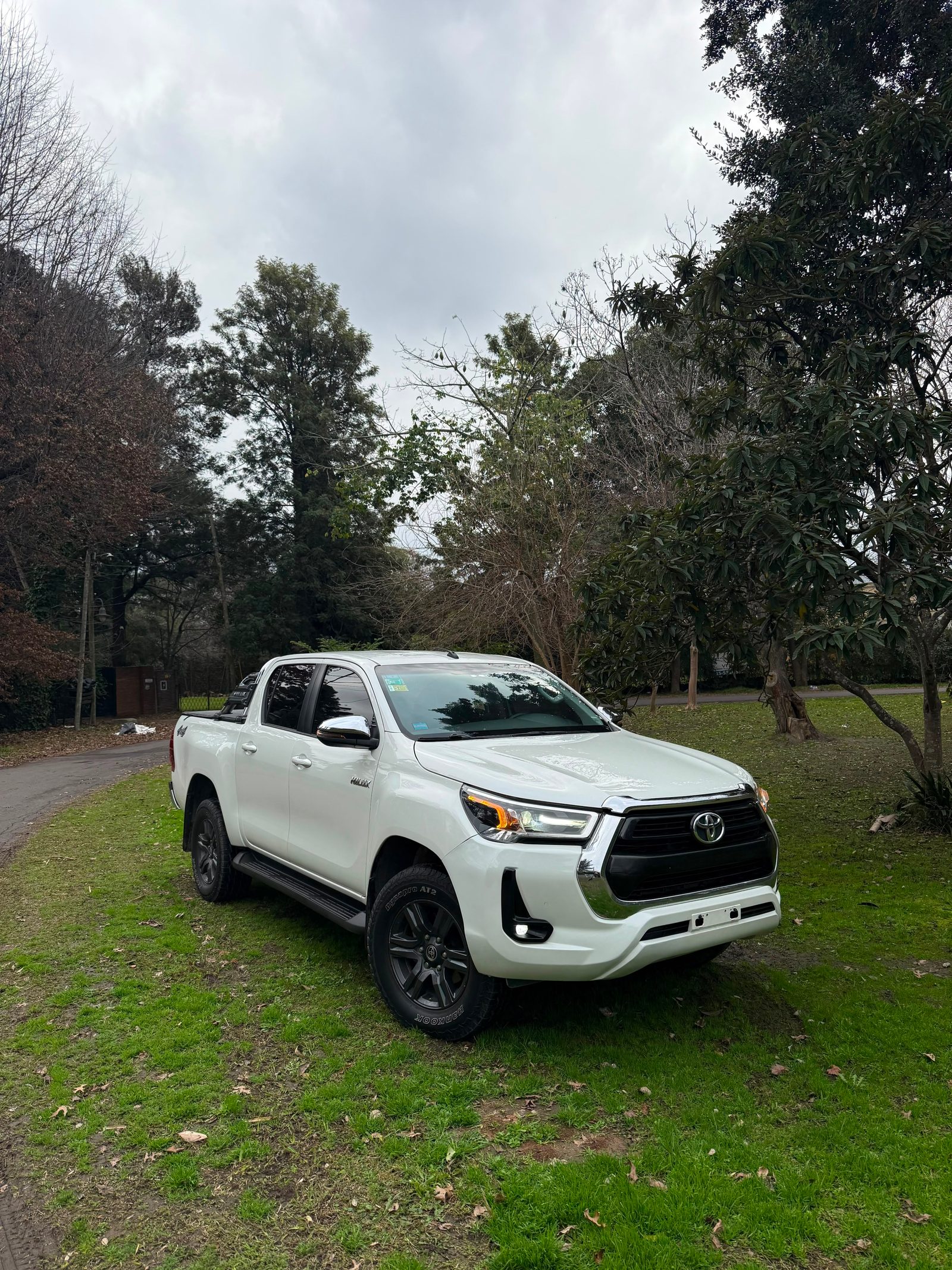 TOYOTA HILUX