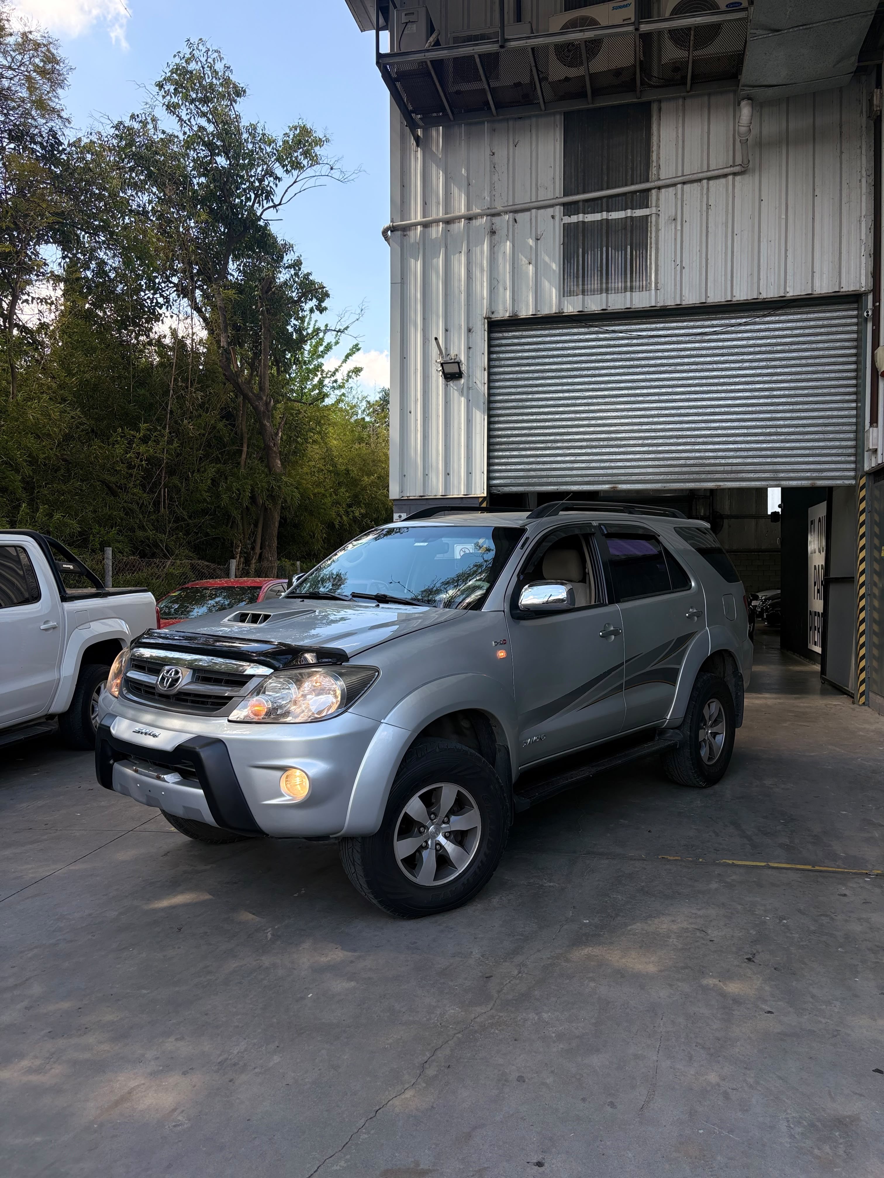 TOYOTA HILUX SW4