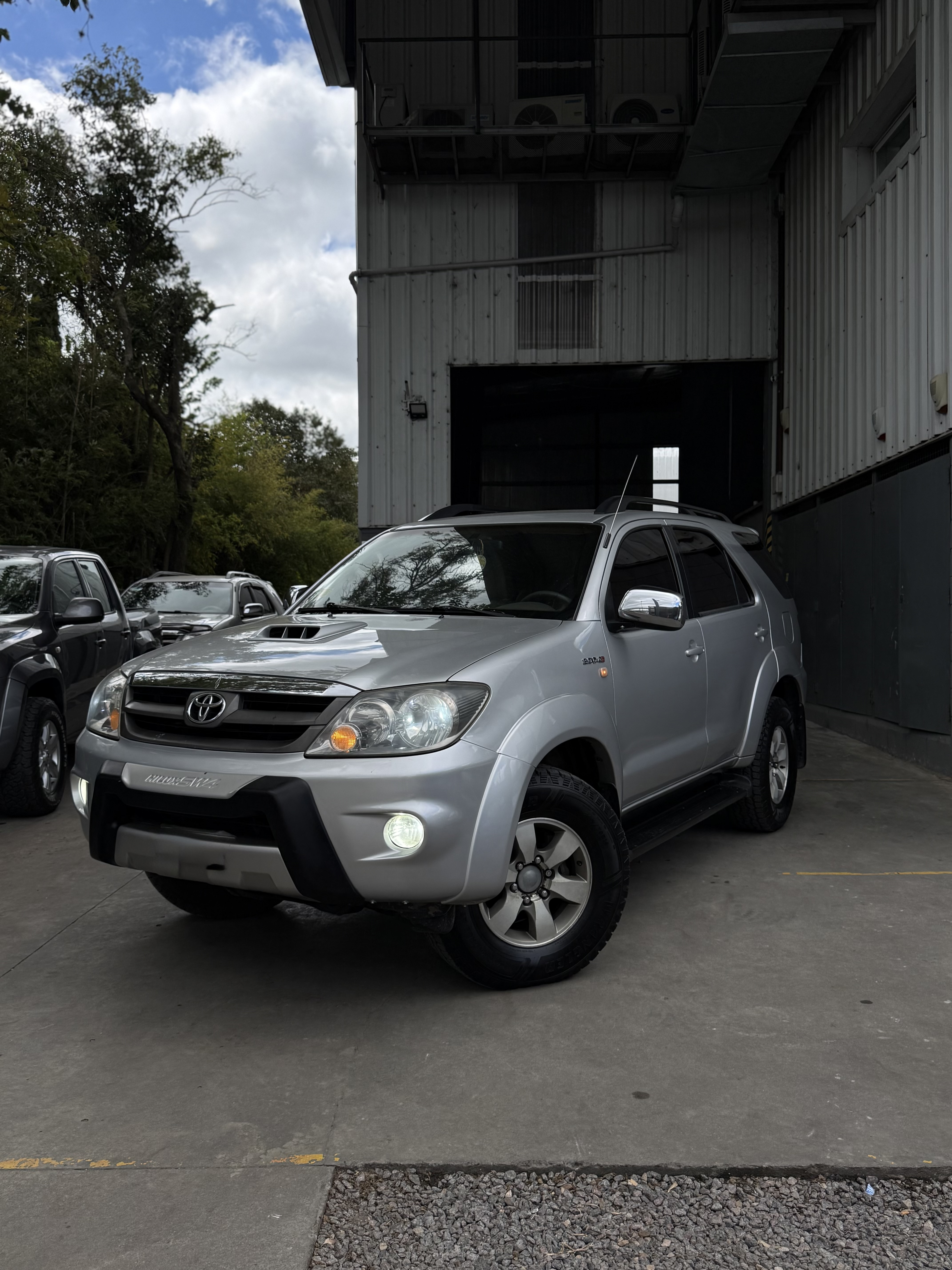 TOYOTA Hilux SW4