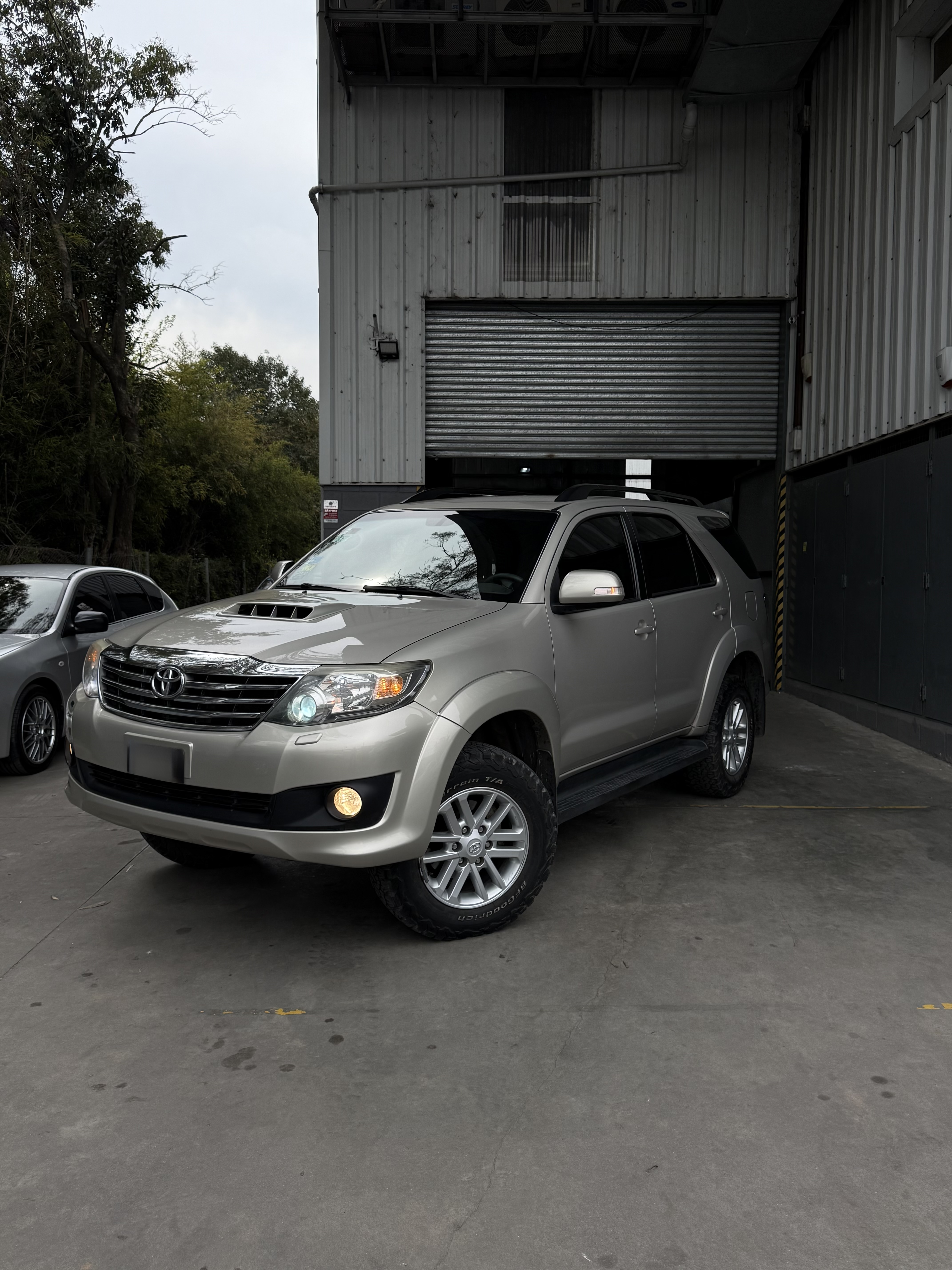 TOYOTA HILUX SW4