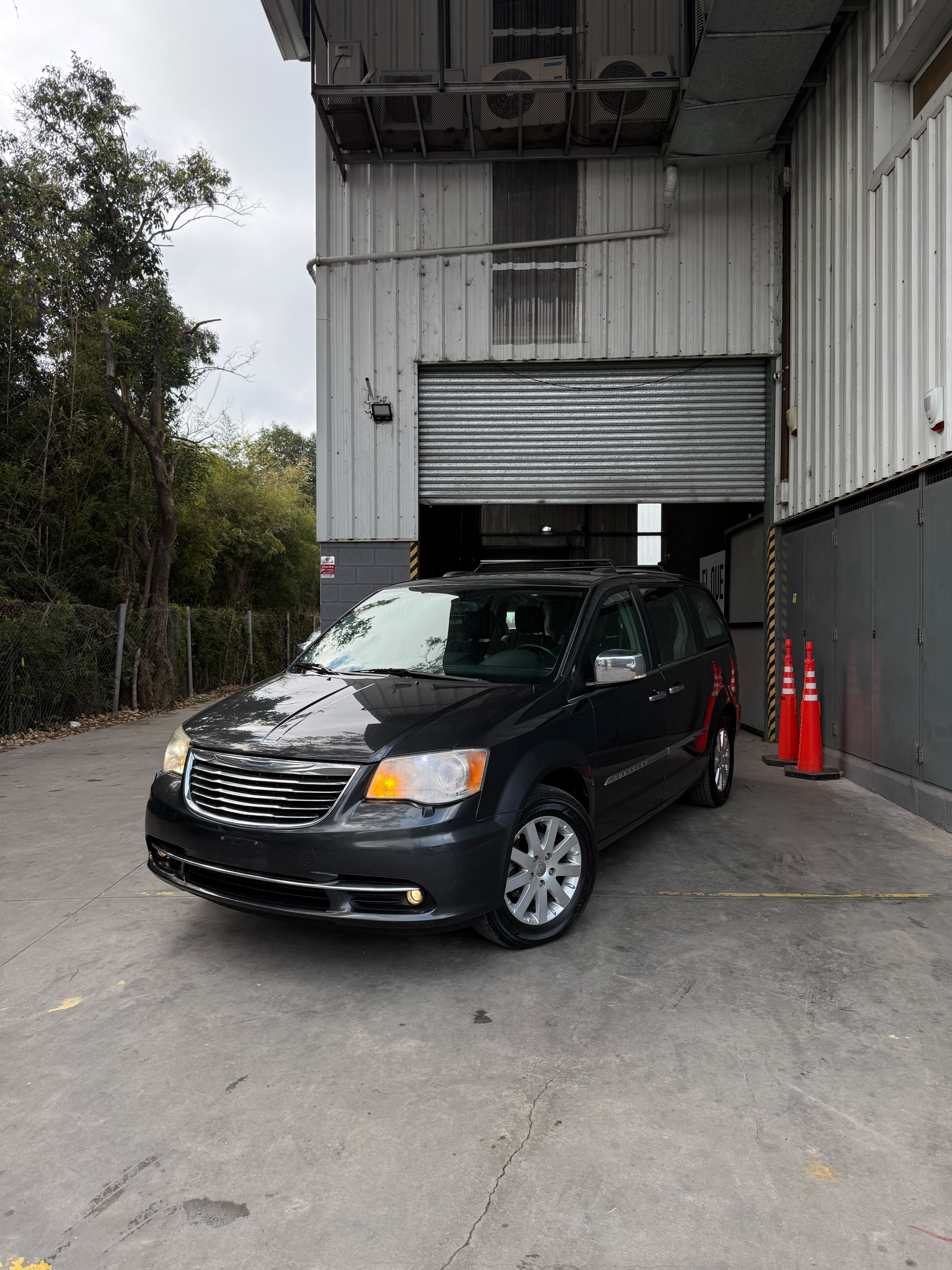CHRYSLER TOWN Y COUNTRY LIMITED