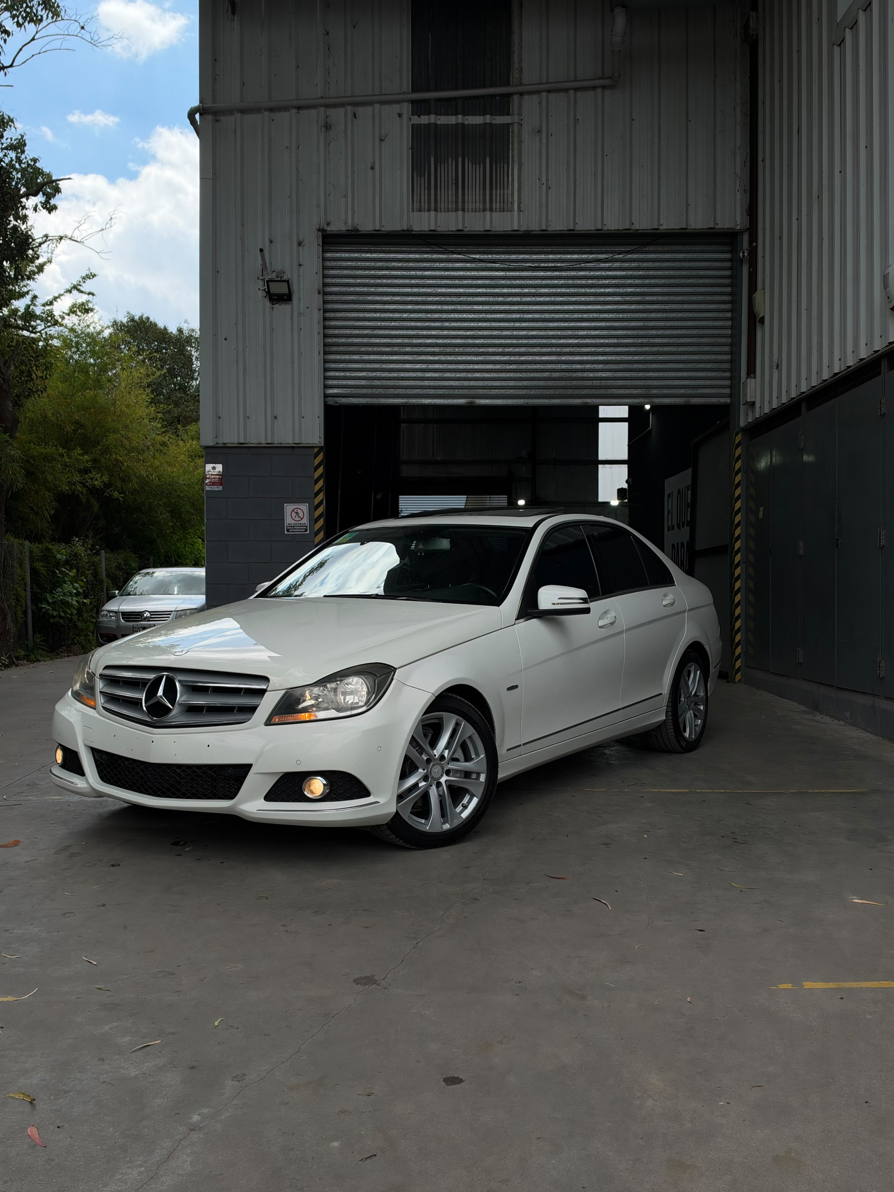 MERCEDES BENZ C200