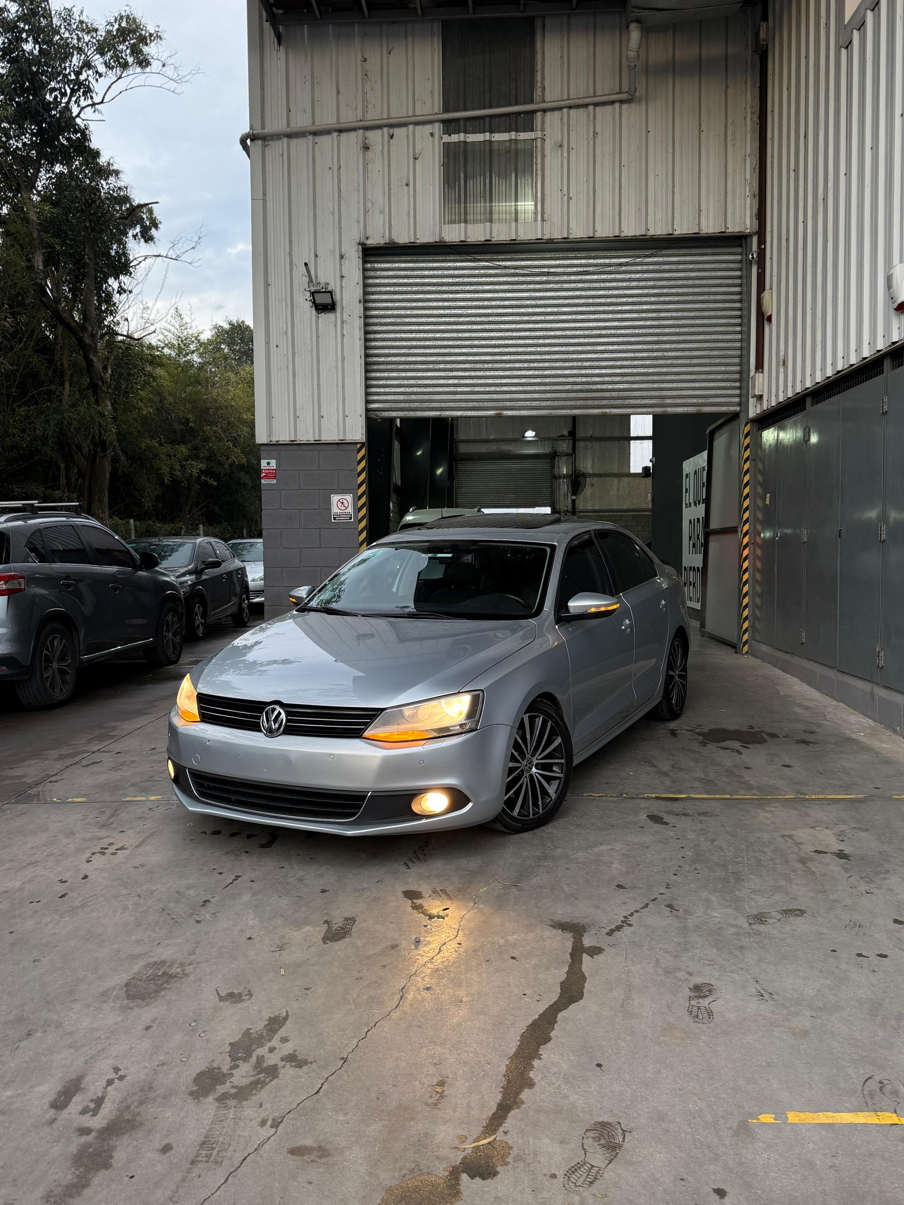 VOLKSWAGEN VENTO