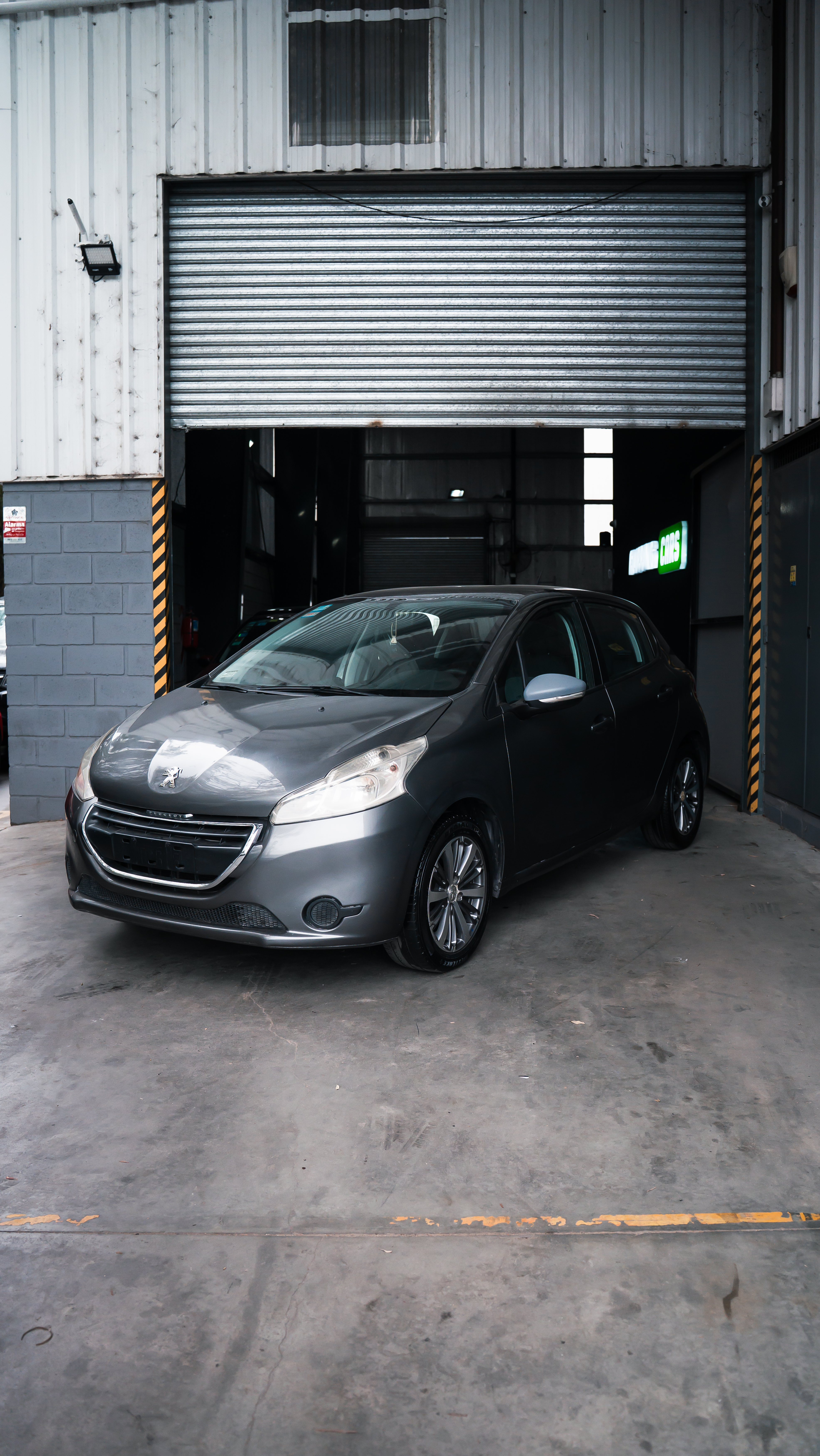 PEUGEOT 208