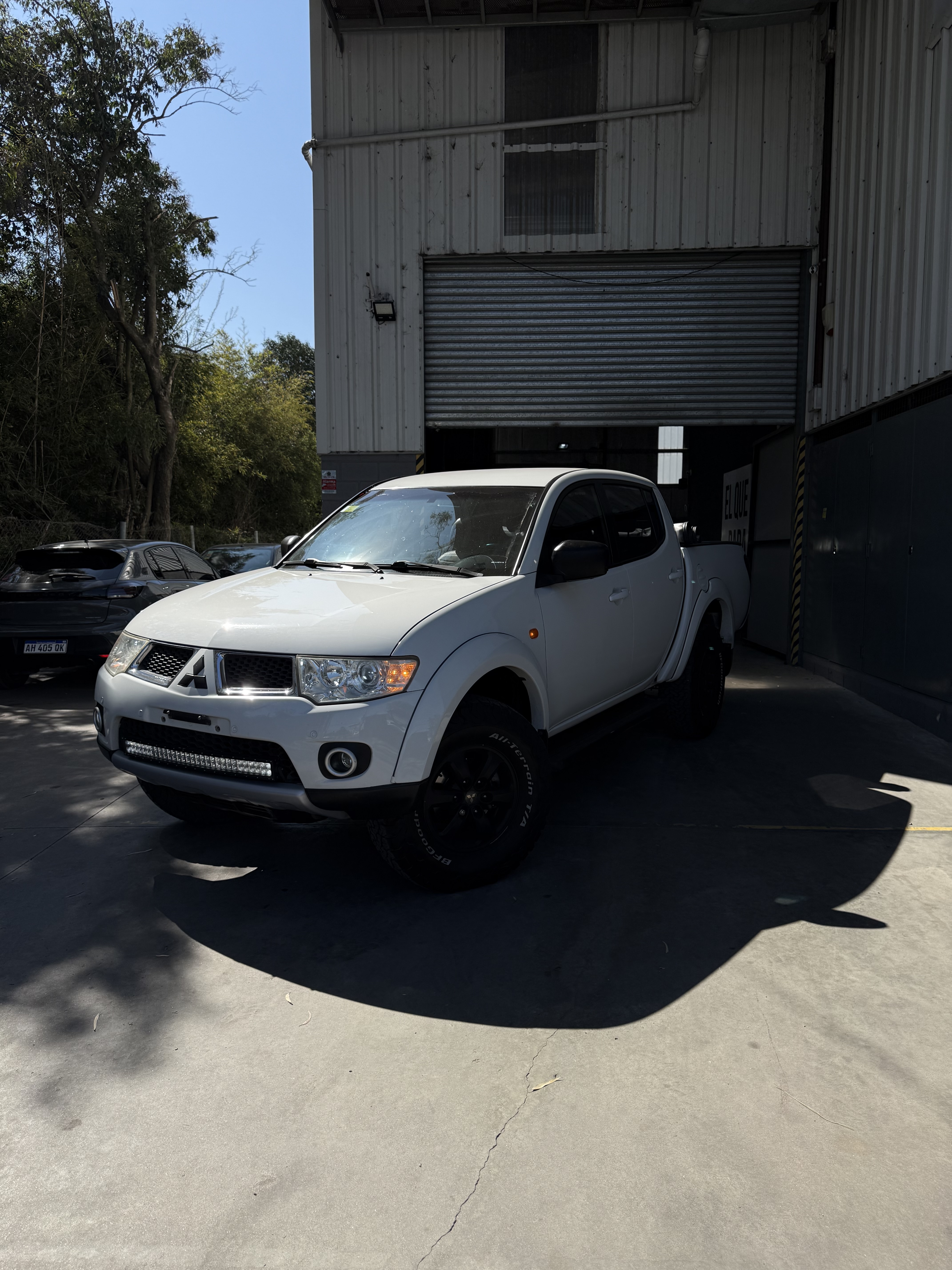 MITSUBISHI L-200