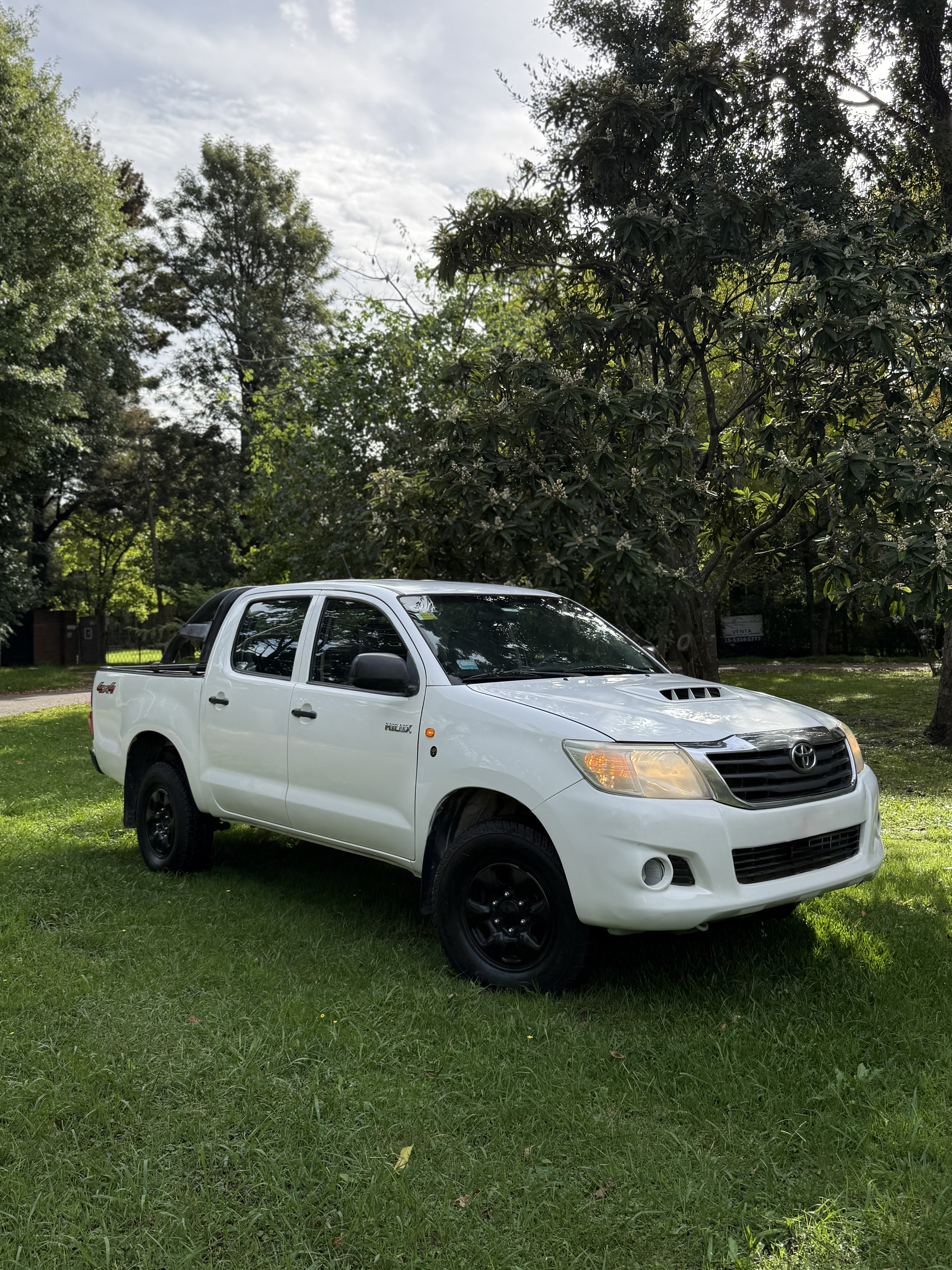 TOYOTA HILUX