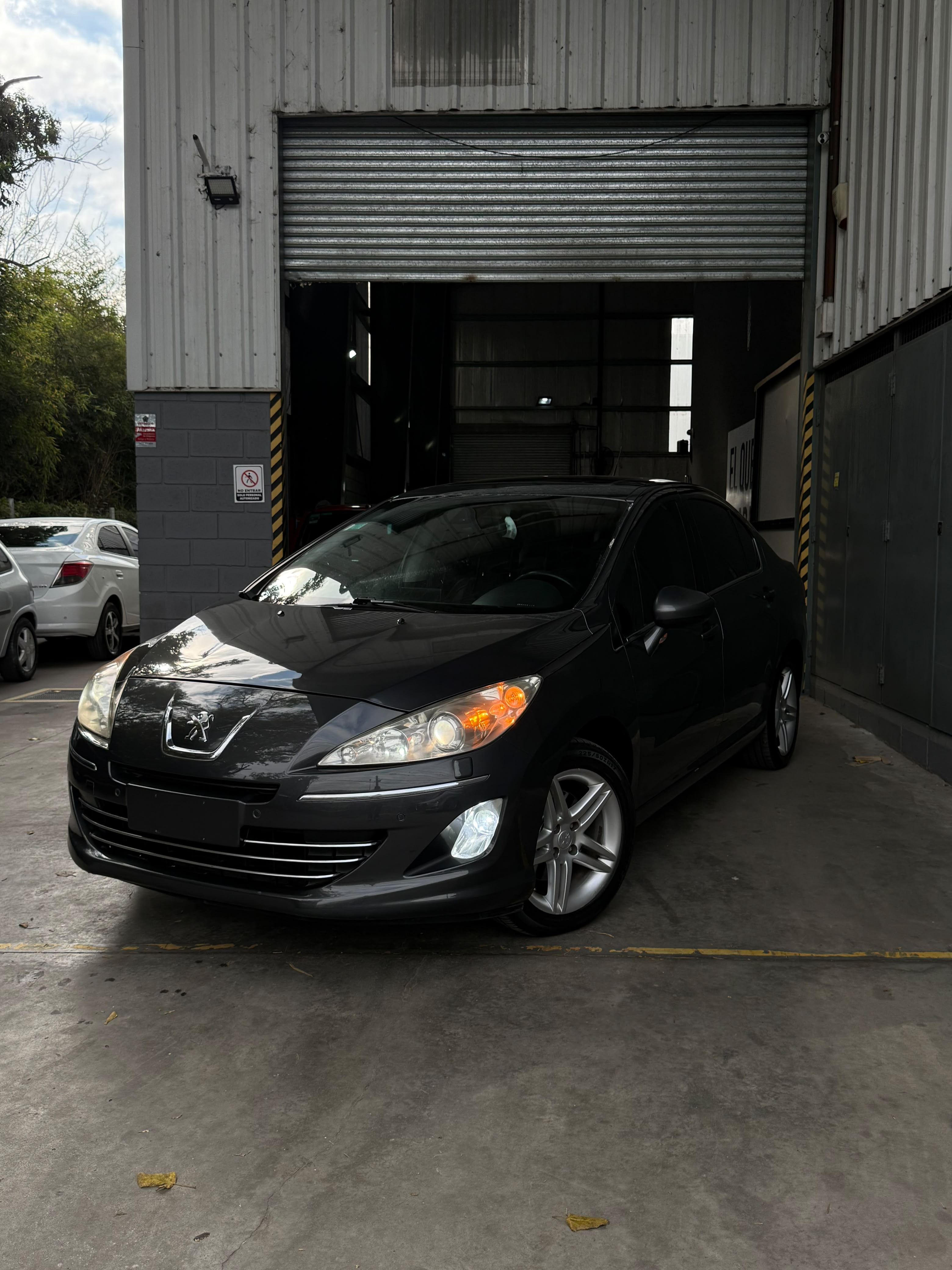 PEUGEOT 408