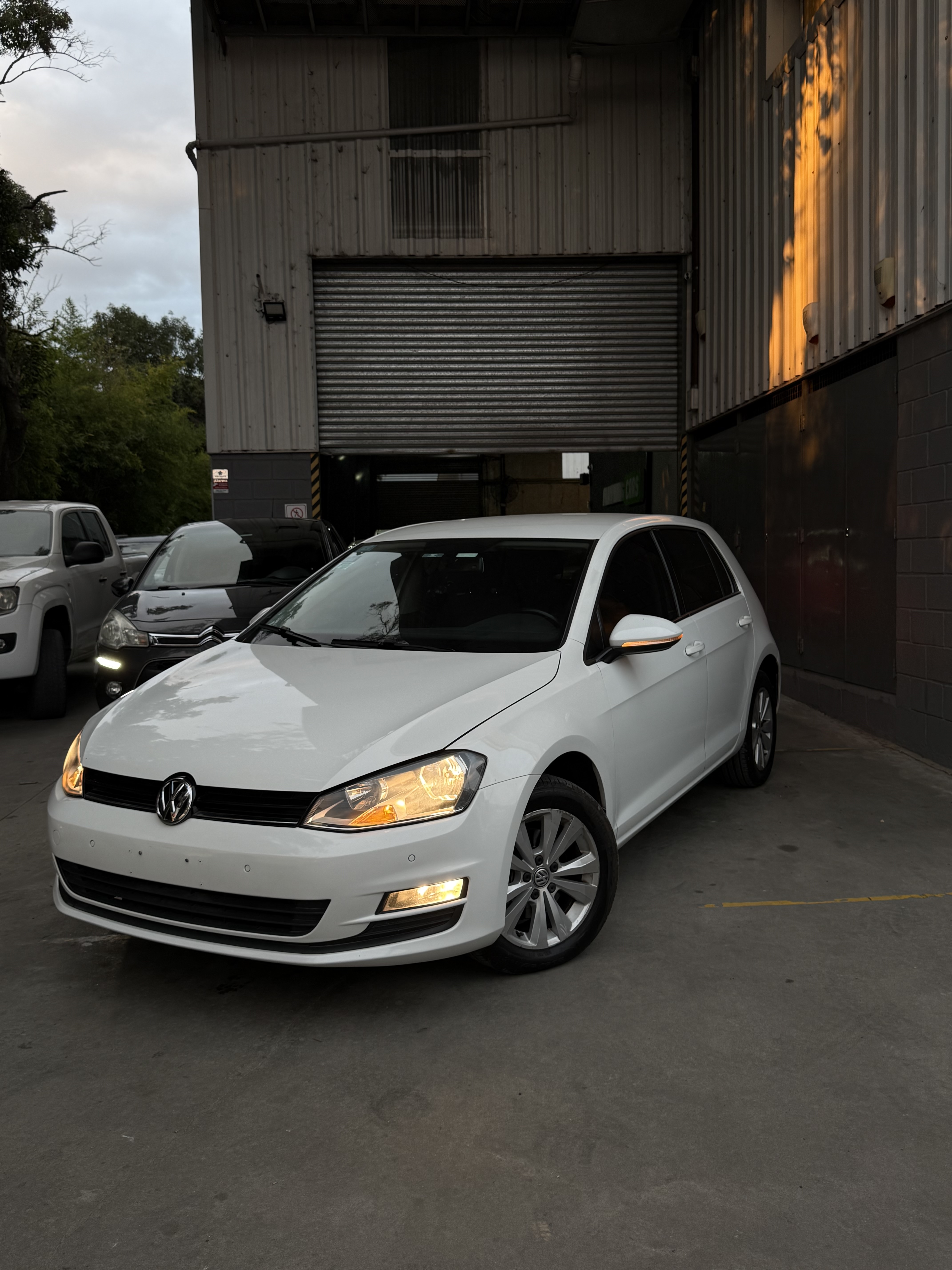 VOLKSWAGEN GOLF
